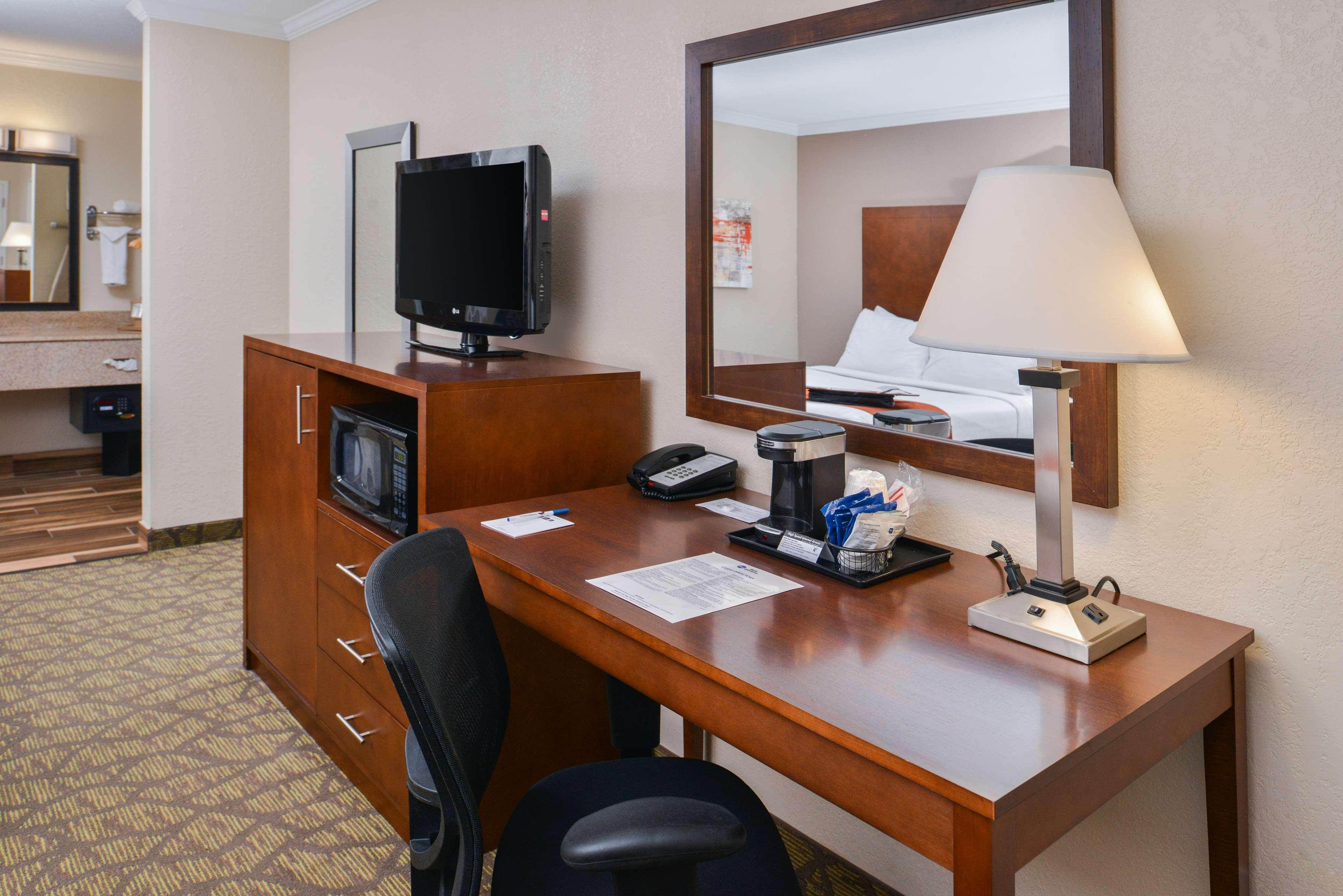 Best Western Of Hartland Exterior photo